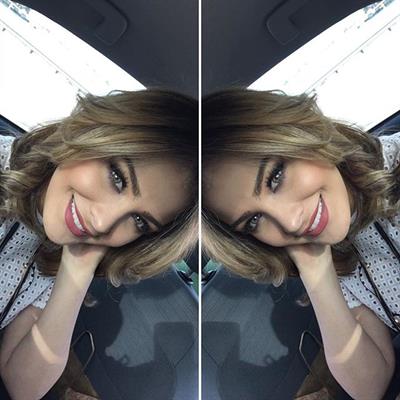 Migbelis Lynette Castellanos taking a selfie