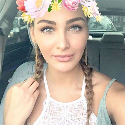 Migbelis Lynette Castellanos taking a selfie