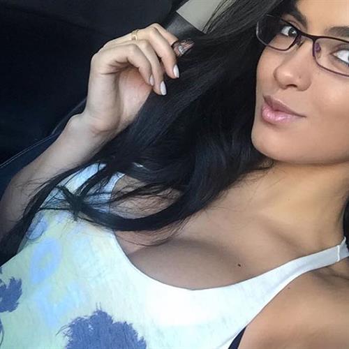 Franciele Medeiros taking a selfie