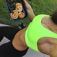 Franciele Medeiros taking a selfie