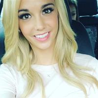 Caitlin Arnett taking a selfie