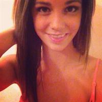 Caitlin Arnett taking a selfie