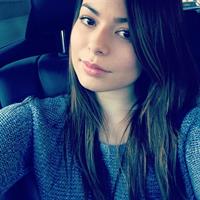 Miranda Cosgrove Selfie Pictures Miranda Cosgrove taking a selfie