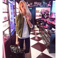 Kimberley Mens taking a selfie