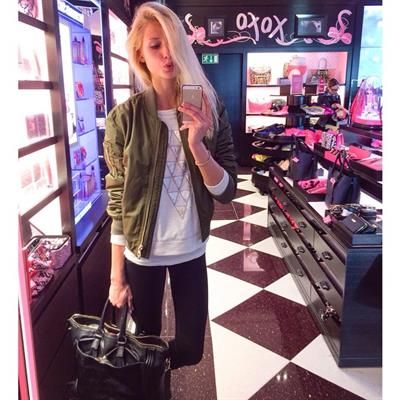 Kimberley Mens taking a selfie