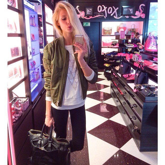 Kimberley Mens taking a selfie