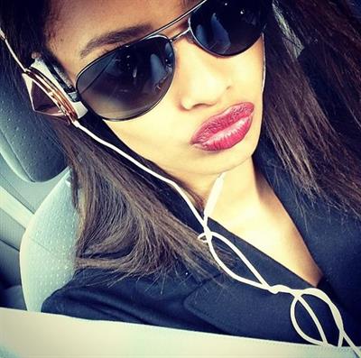 Malaika Firth taking a selfie