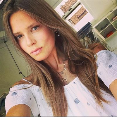 Caroline Brasch Nielsen taking a selfie