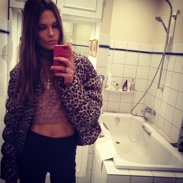 Caroline Brasch Nielsen taking a selfie