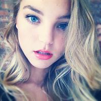 Rachel Hilbert taking a selfie