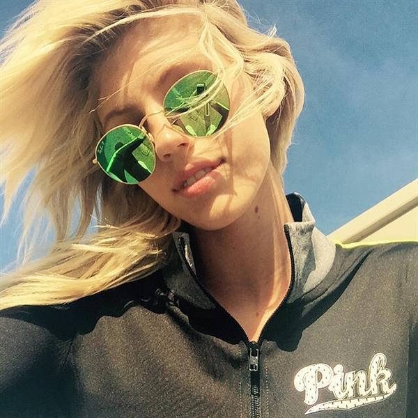 Devon Windsor taking a selfie