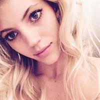 Devon Windsor taking a selfie