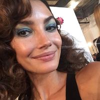 Lily Aldridge taking a selfie