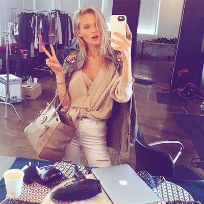 Vita Sidorkina taking a selfie