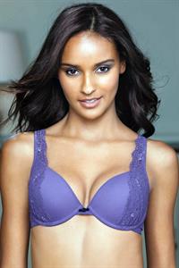 Gracie Carvalho in lingerie