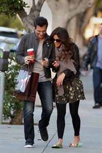 Kate Beckinsale and Len Wiseman share a moment after a manicure and holiday shopping. December 27th, 2012 