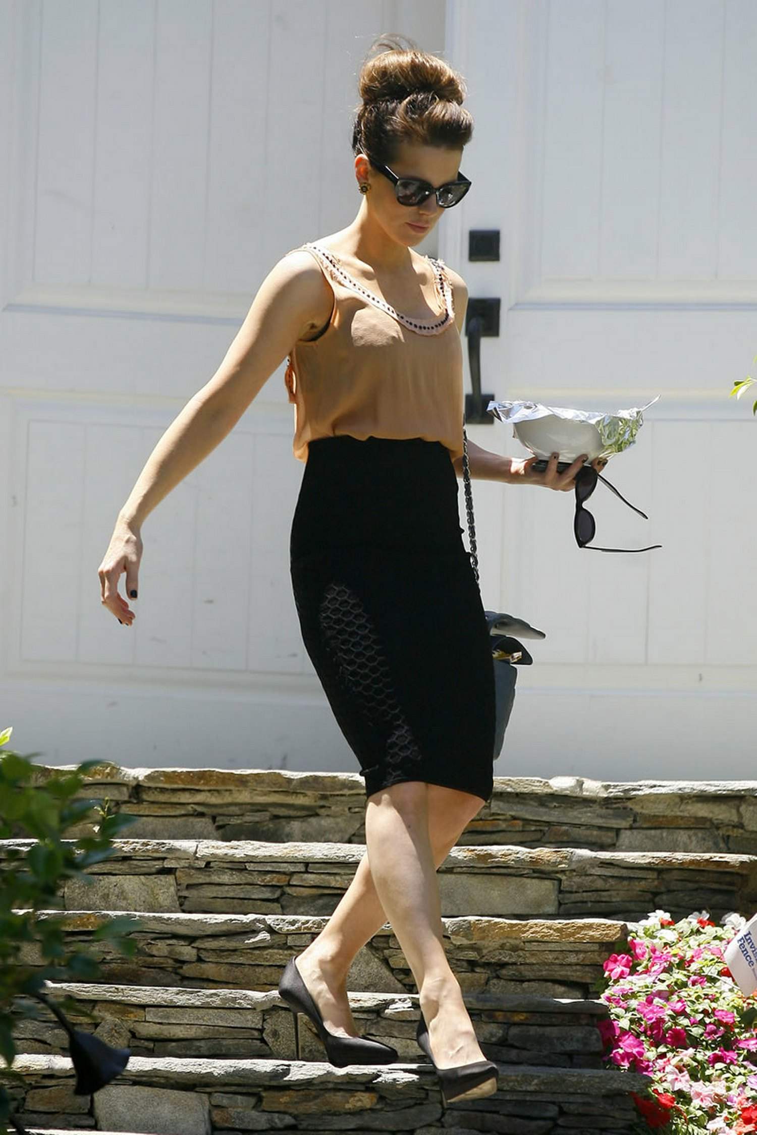 https://img3.hotnessrater.com/182326/kate-beckinsale-EatShitMAGAtrash.jpg