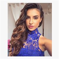 Kelly Karloff taking a selfie