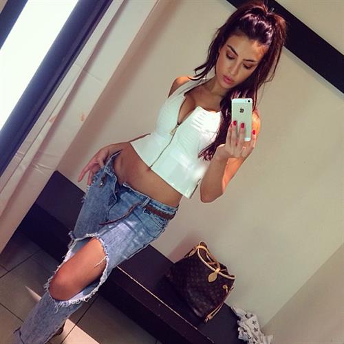 Kelly Karloff taking a selfie