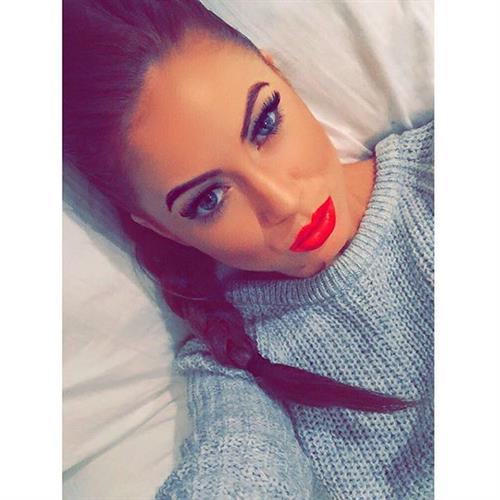 Laura Carter taking a selfie