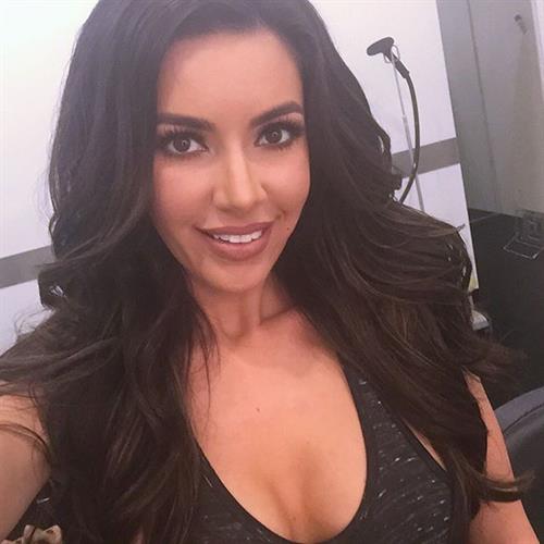 Mercedes Terrell taking a selfie