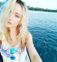 Katrina Bowden taking a selfie
