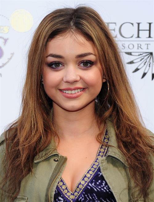 Sarah Hyland at the 2013 Lakers Casino Night in LA March 10, 2013
