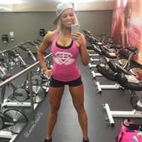 Lauren Drain Kagan taking a selfie