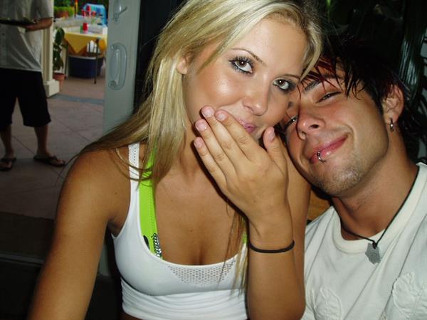 Audrina Patridge taking a selfie