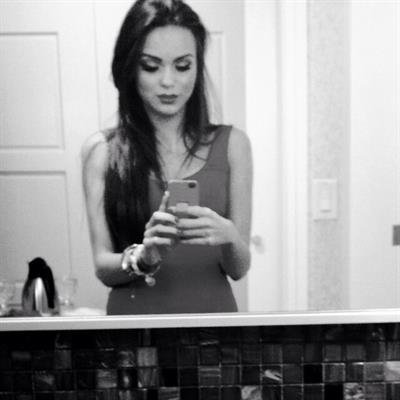 Lisa Ramos taking a selfie