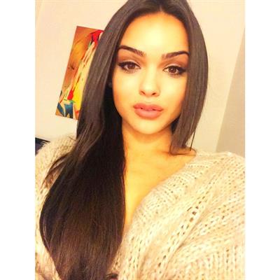 Lisa Ramos taking a selfie