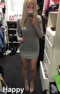 Ava Sambora taking a selfie