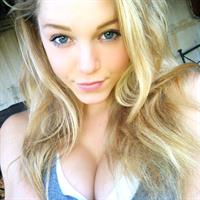 Courtney Tailor taking a selfie