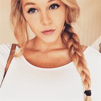 Courtney Tailor taking a selfie