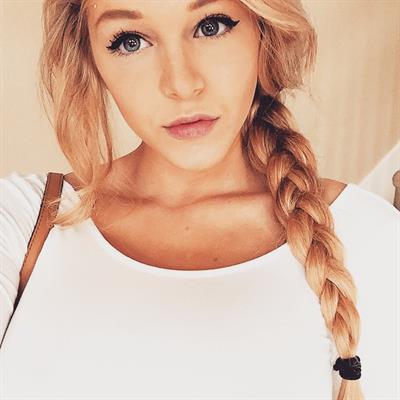 Courtney Tailor taking a selfie