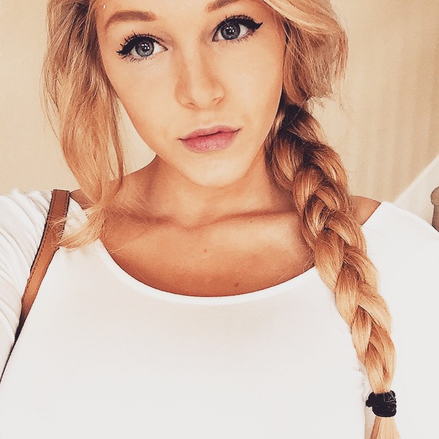 Courtney Tailor taking a selfie