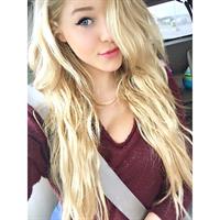 Courtney Tailor taking a selfie