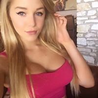Courtney Tailor taking a selfie