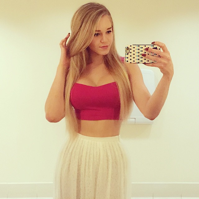 Courtney Tailor taking a selfie