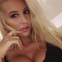 Bri Teresi taking a selfie