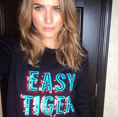 Shantel VanSanten taking a selfie