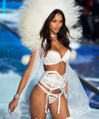Lais Ribeiro in lingerie
