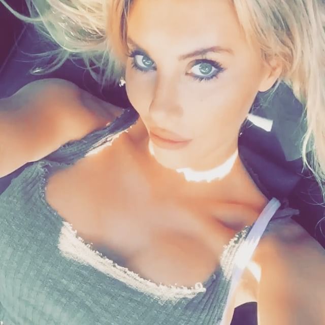 Chloe Rose Lattanzi taking a selfie