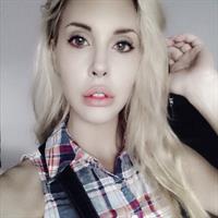Chloe Rose Lattanzi taking a selfie