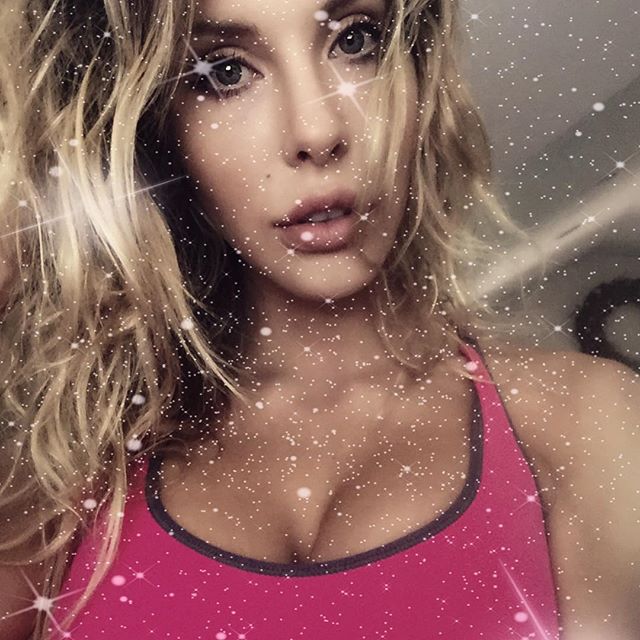 Chloe Rose Lattanzi taking a selfie