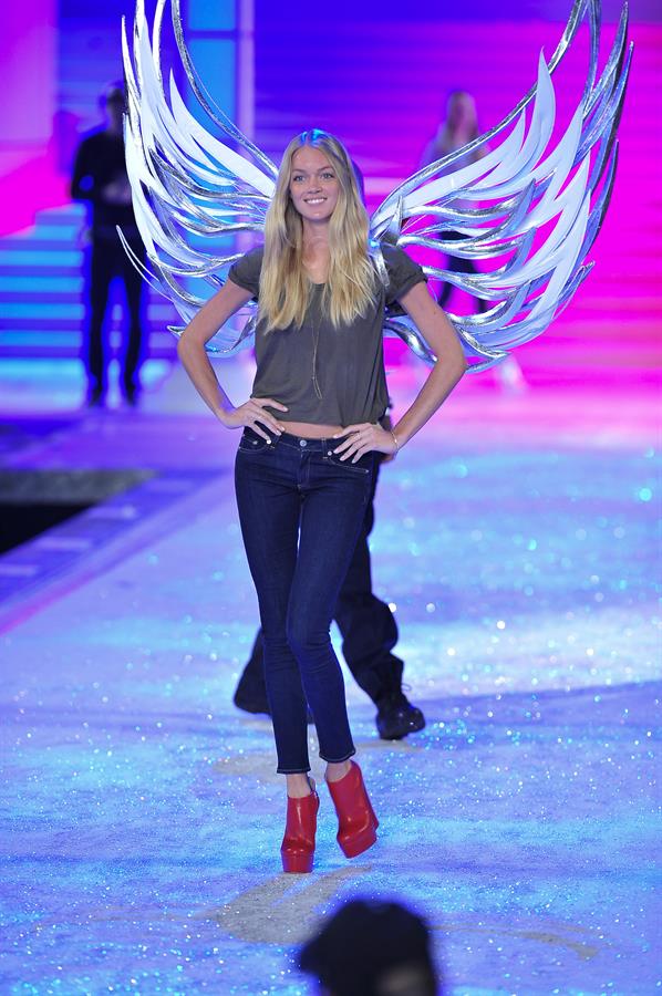 Lindsay Ellingson