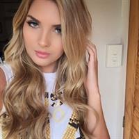 Sarah Louise Harris taking a selfie