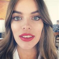 Robyn Lawley taking a selfie