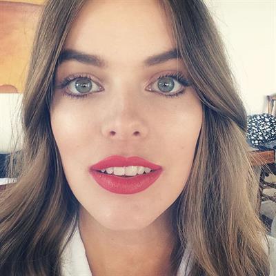 Robyn Lawley taking a selfie