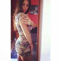 Carolina Neto taking a selfie